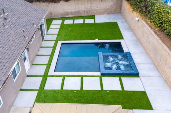 How Pool Contractors Fit Builds Into Your Family Schedule